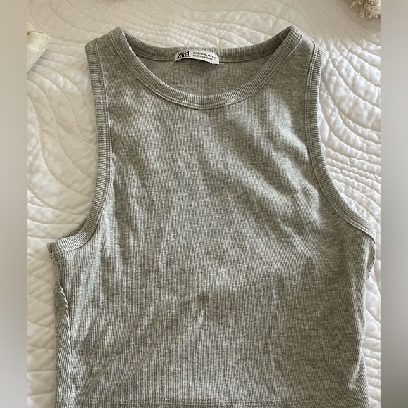 SOLD FINAL MARKDOWN‼️ Set of 3 cropped tank tops - Picture 4 of 4